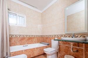 Villa-playa-real-orange-bathroom