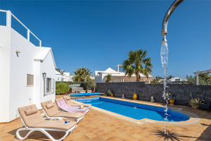 Villa-playa-real-patio-pool-water