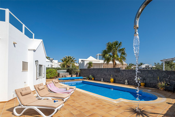 Villa Playa Real 11:3 bed, 2 bath, jacuzzi and heated pool