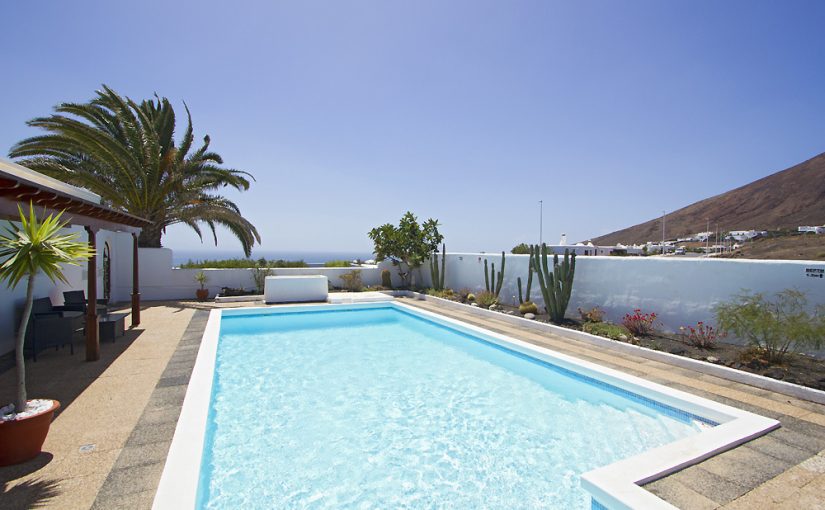Why book with us? | Villa and Apartments Holidays in Lanzarote