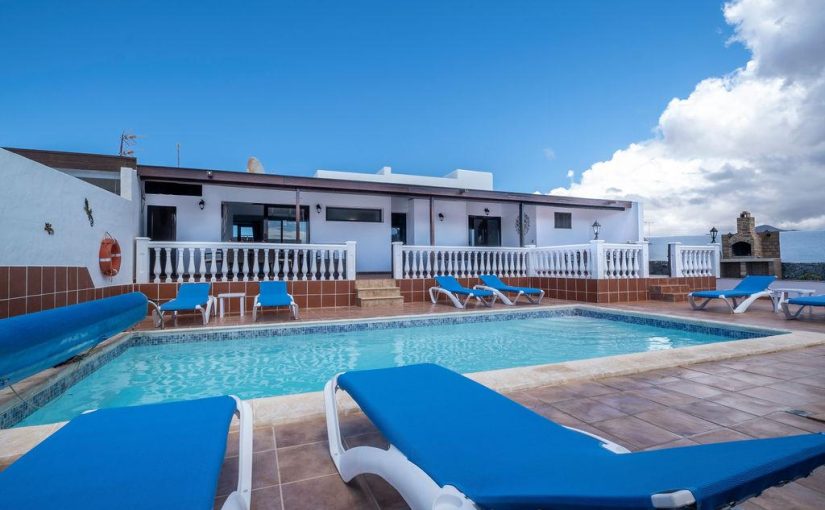 Villa Isla Bonita: 4 bed, 4 bath, private pool & pool table