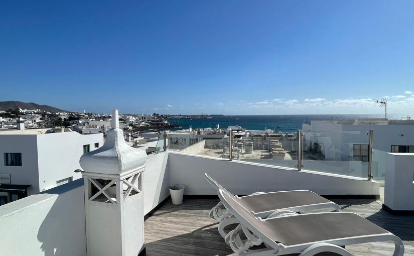 The One Apartment: Central location 2 bed, 1 bath & roof terrace