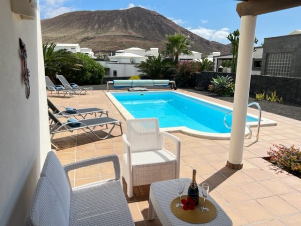 Casa Del Sol: 2 bed, 3 bath with private pool & sea views
