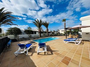 Terrace and sunloungers Del Faro